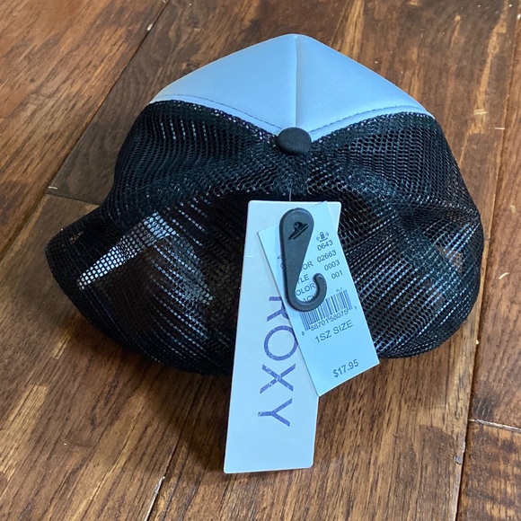 Roxy SnapBack Cap. NWT OS - Picture 2 of 4